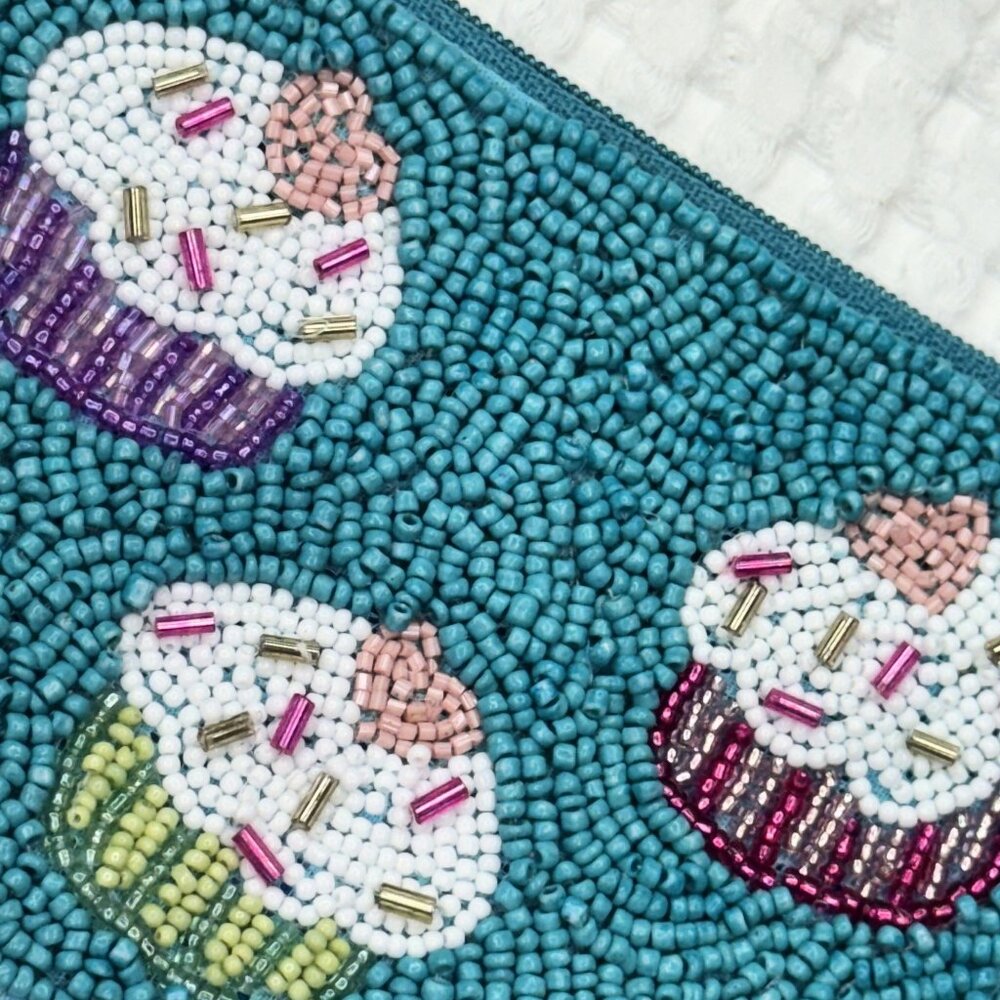 Brand NEW Viral Beaded CUPCAKE Pouch - Picture 2 of 6